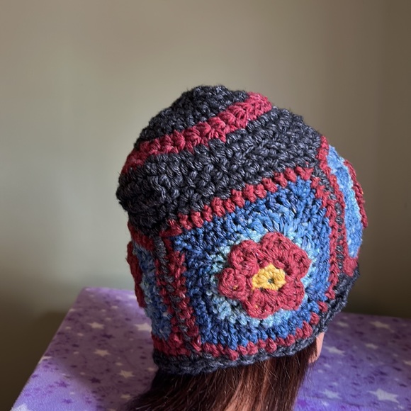 Crochet flowers beanie medium wool blend beautiful new - Picture 3 of 11